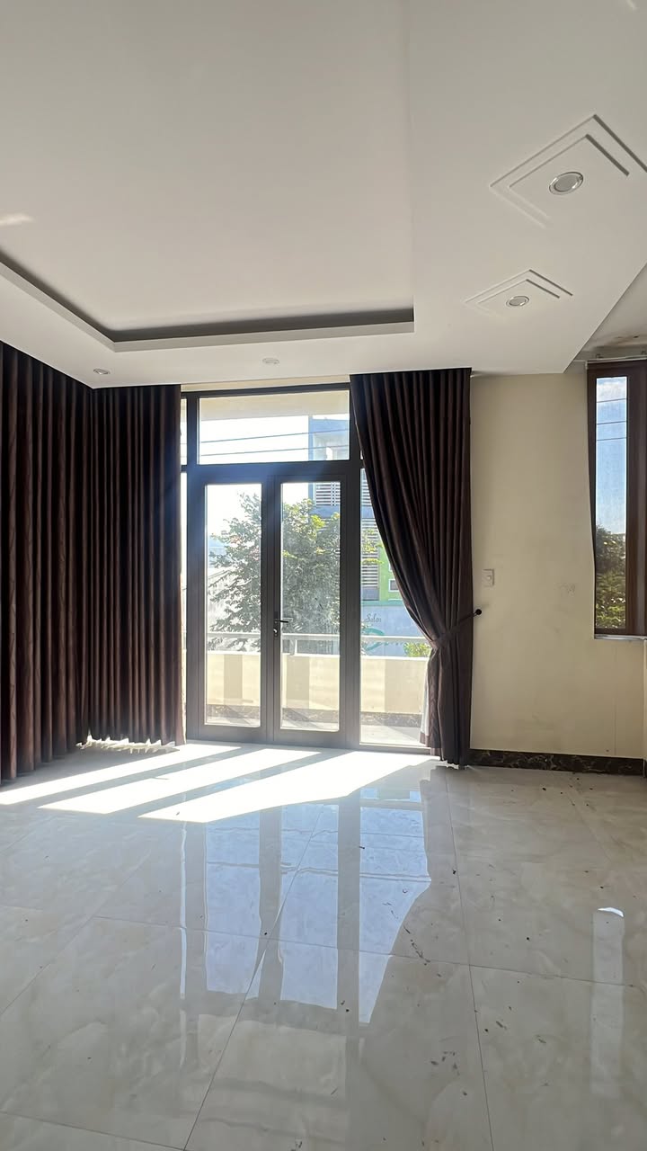 Nhà mặt tiền Phan Đình Phùng Quảng Ngãi 4 mê - Kinh doanh thuận lợi chỉ 20 triệu/tháng!