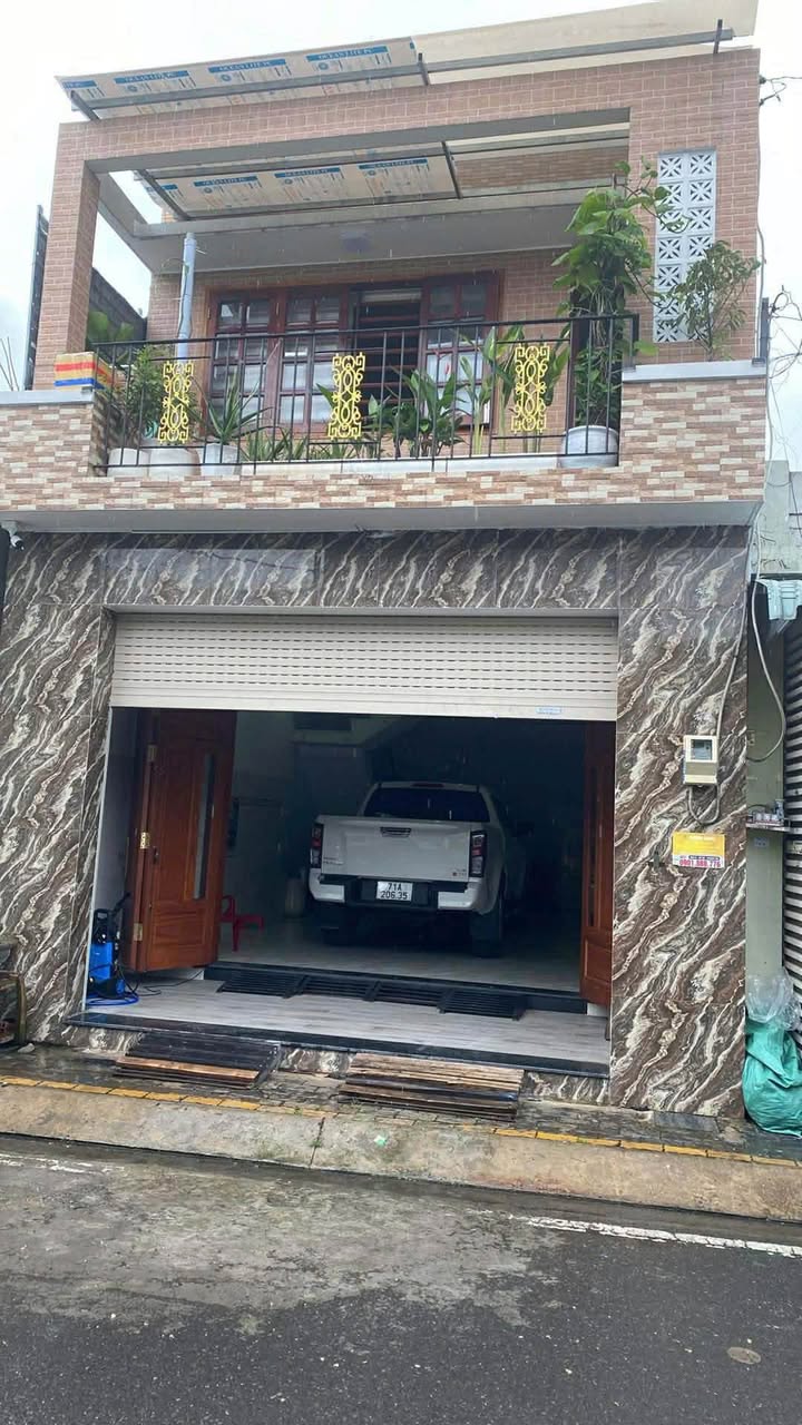 Nhà bán Hóc Môn 90m² giá 5.5 tỷ - Vị trí đắc địa gần Bến xe An Sương!