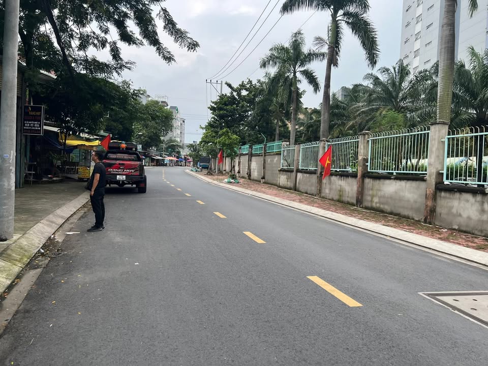 Bán biệt thự và nhà xưởng mặt tiền đường D4 Quận 12 - Diện tích 1180m², giá chỉ 63 tỷ!