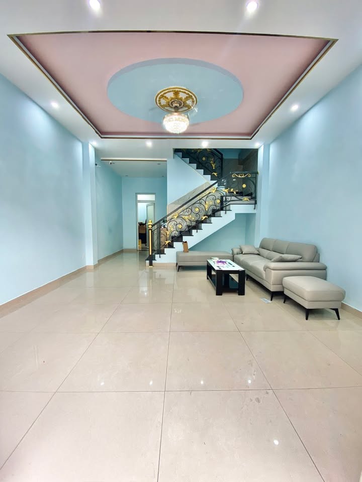 Nhà 3 tầng Nguyễn Văn Quá, 5m mặt tiền, giá 50 tỷ - An ninh, thông thoáng!