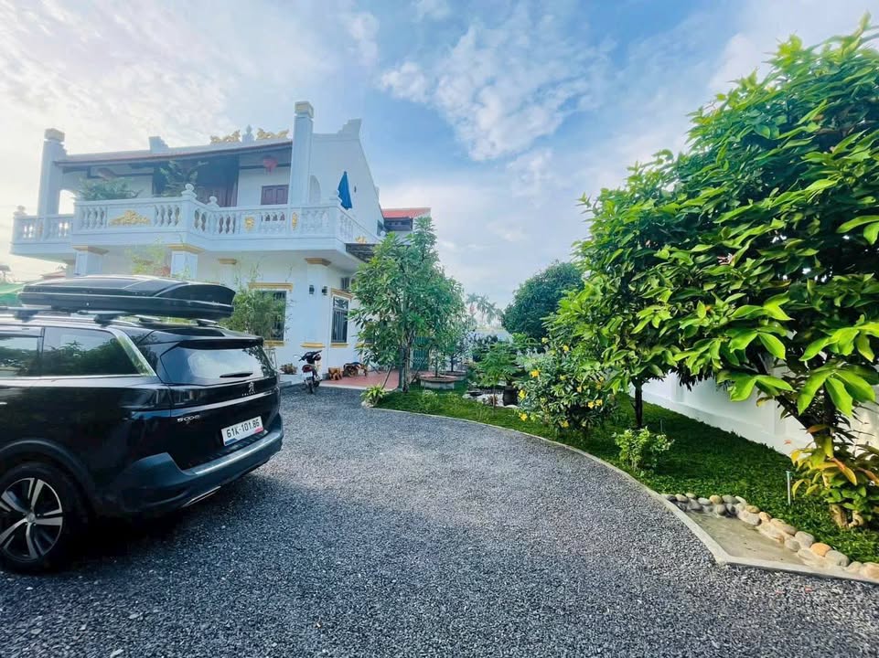 Cho thuê biệt thự Villa sân vườn Tân An 1050m² giá 20 triệu - Đẹp lung linh, sẵn sàng vào ở!