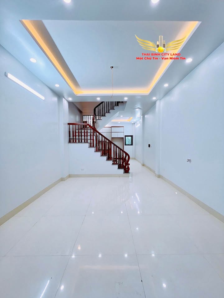 Nhà đẹp 3 tầng phố Trần Lãm, Thái Bình 45m² giá 2 tỷ - Thiết kế hiện đại sang trọng!