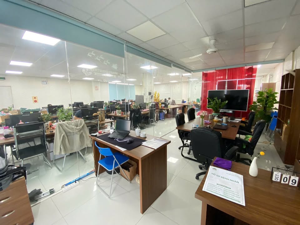 Văn phòng cho thuê tại Ngoại Giao Đoàn 340m² giá 130.14 triệu - Bàn giao đầy đủ!