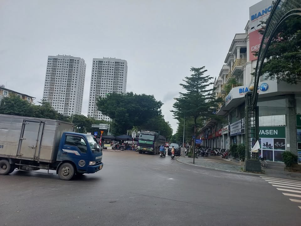 Shophouse cho thuê góc khu C Geleximco Lê Trọng Tấn 250m² giá 50 triệu - Đầu tư sinh lời ngay!