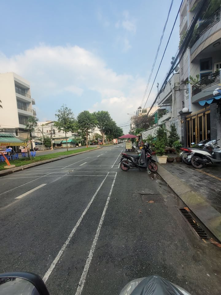 Nhà 3 tầng đường đôi Phan Huy Thực, Tân Kiểng, 100m² giá 18.99 tỷ - Hàng hiếm không thể bỏ lỡ!