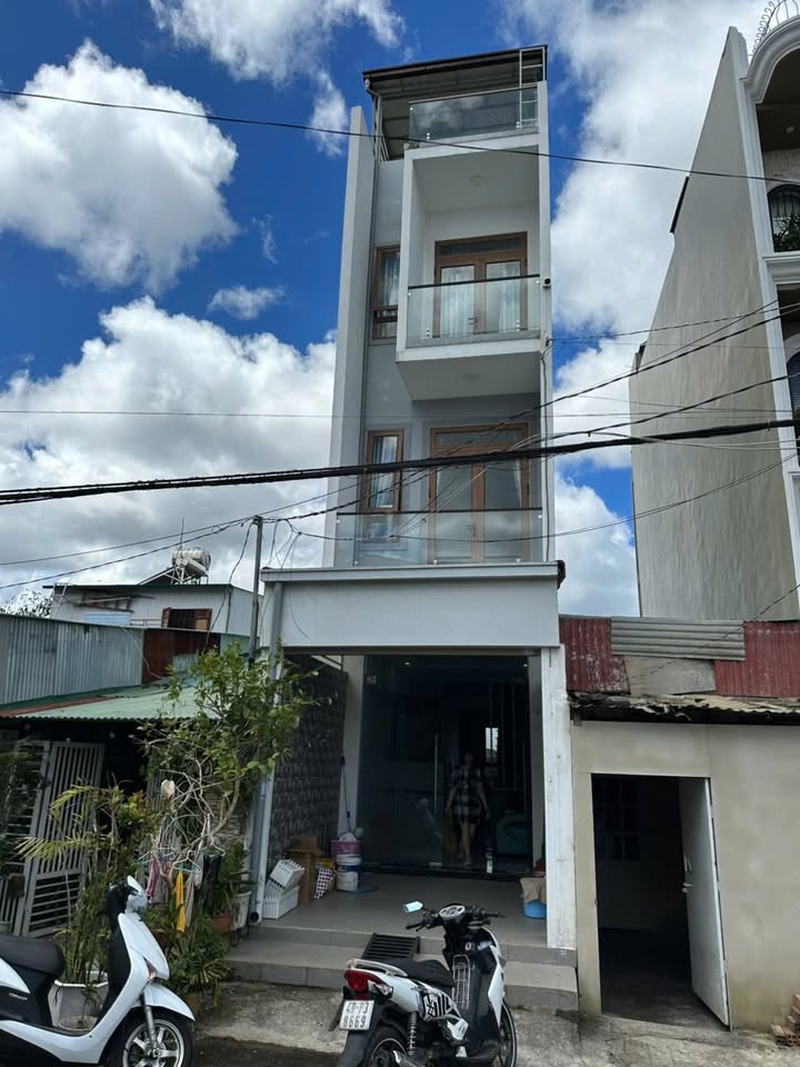 Nhà nguyên căn cho thuê đường Nguyễn Trung Trực, Đà Lạt - 4PN, giá chỉ 13 triệu/tháng!