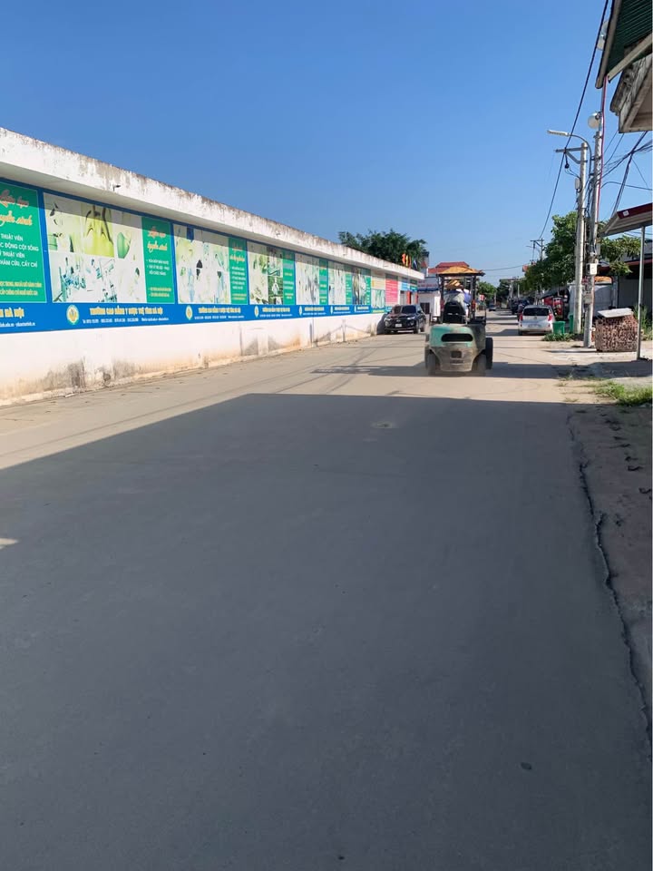 Đất kinh doanh Mê Linh 100m² - Đường 8m, sổ đỏ chính chủ!