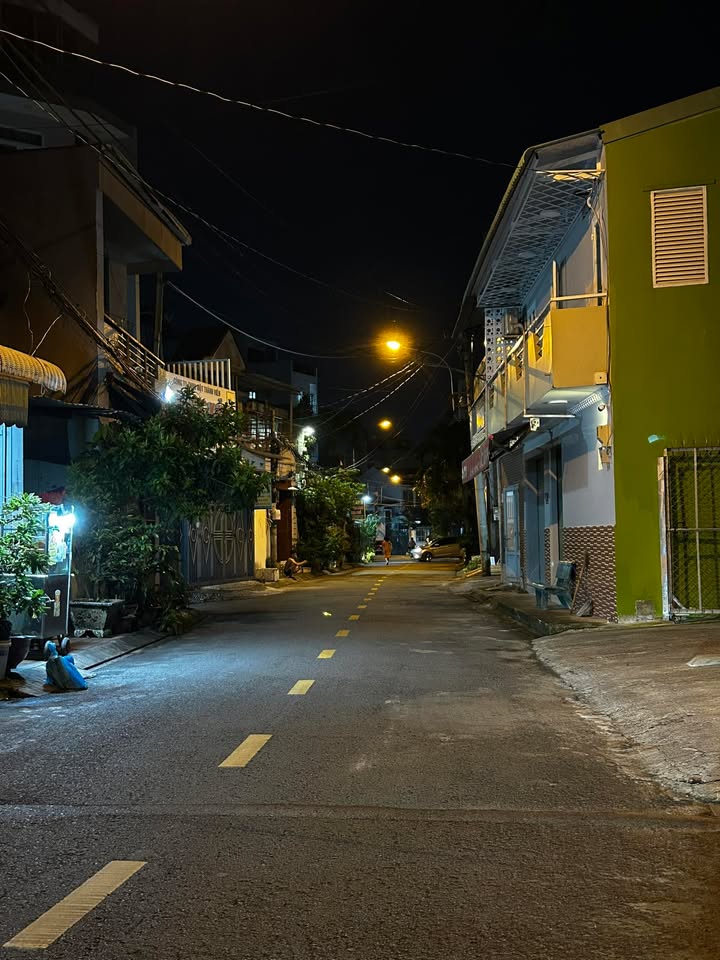 Bán gấp FrontHouse 2 mặt tiền đường 106, Quận 9 - Giá 5.3 tỷ, cơ hội đầu tư tốt!