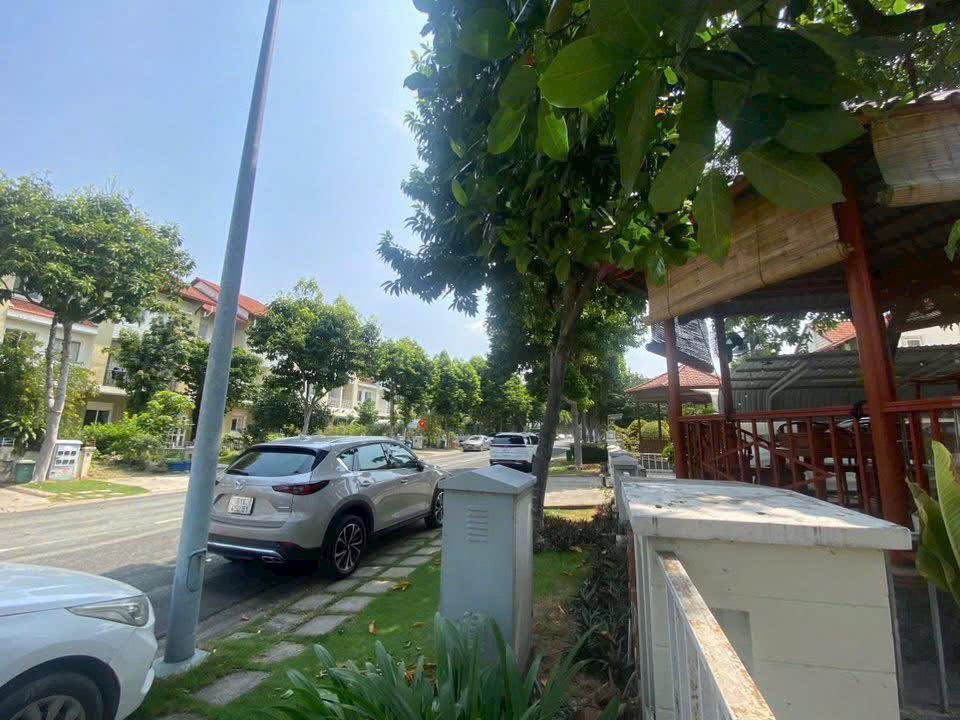 Biệt thự The Oasis An Phú 300m² giá 11 tỷ - Không gian sống lý tưởng!