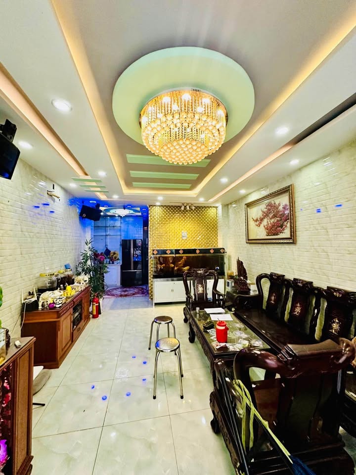 Nhà 5 tầng Hậu Giang, Quận 6, 60m² giá 8.2 tỷ - Thiết kế hiện đại với thang máy!