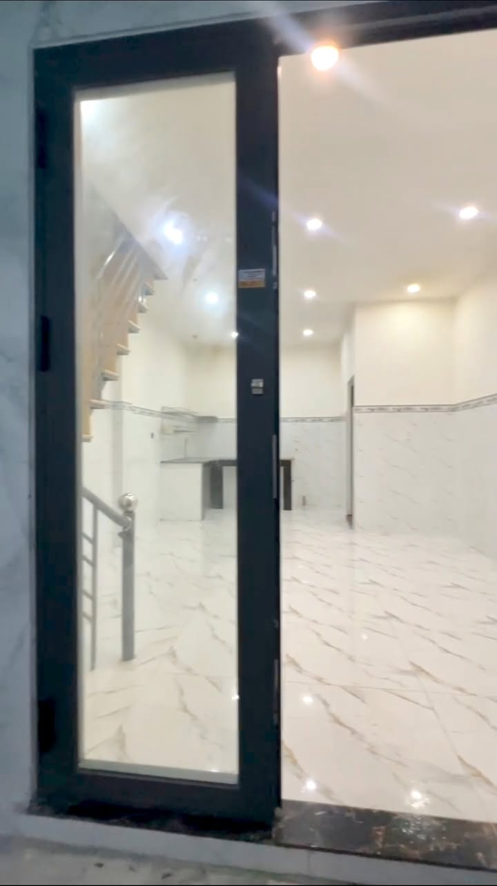 Nhà phố Hóc Môn 32m² giá 1.05 tỷ - Vị trí gần chợ Bà Điểm