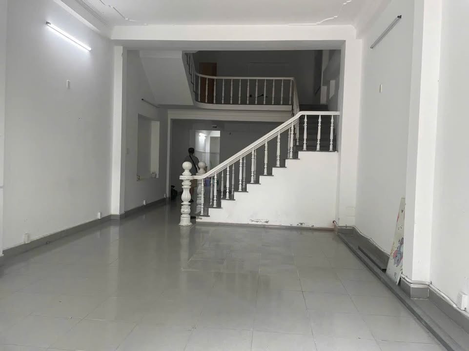 Nhà mặt tiền Hoài Thanh, Ngũ Hành Sơn 100m² giá 25 triệu - Phù hợp mở công ty, dịch vụ, spa!