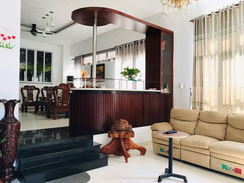 Nhà cho thuê 3,5 tầng mặt tiền Trương Văn Hiến, Khuê Mỹ, Đà Nẵng - Đầy đủ nội thất, gần biển!