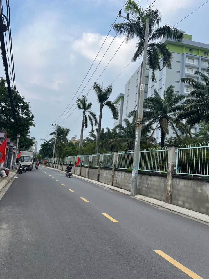 Bán biệt thự & nhà xưởng mặt tiền đường D4, quận 12, 1180m² giá 63 tỷ - Cơ hội đầu tư hấp dẫn!