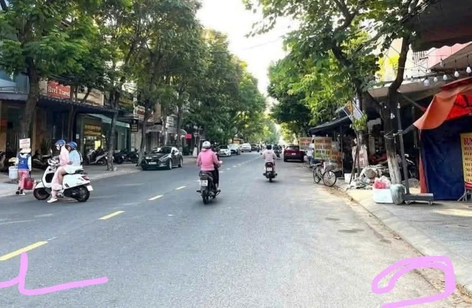 Nhà phố Lê Đình Dương, Hải Châu, Đà Nẵng 65m² giá 1.9 tỷ - Cơ hội vàng sở hữu ngay!