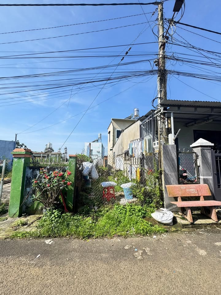 Đất thổ cư Hẻm 24 đường 1/5 P B'Lao Bảo Lộc 242m² giá 2.2 tỷ - Cơ hội đầu tư tuyệt vời!