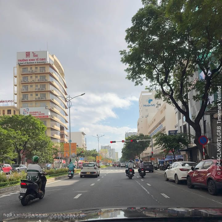 Bán nhà 3.5 tầng mặt tiền Nguyễn Văn Linh, Đà Nẵng 105.7m² - Vị trí đẹp, thuận tiện di chuyển!