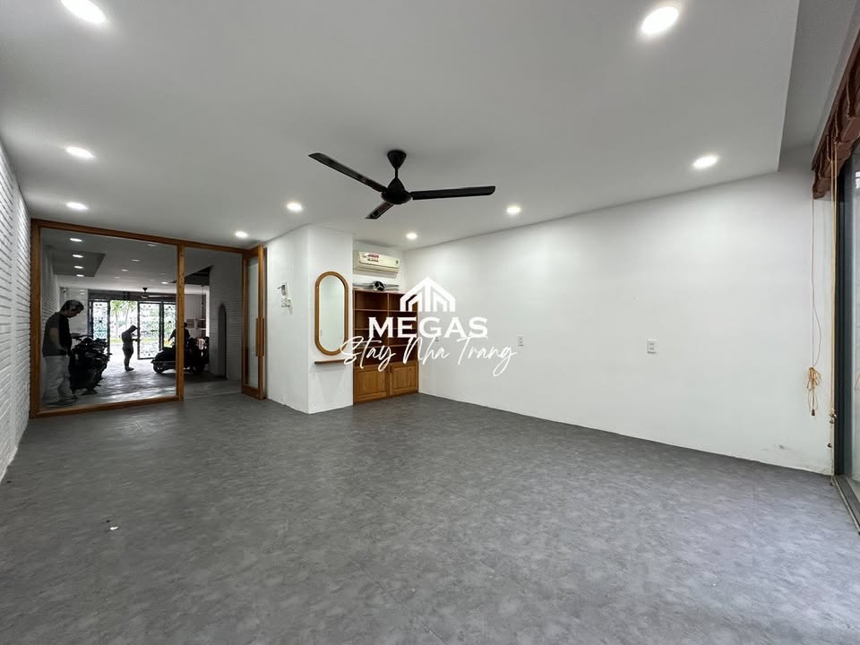 Cho thuê mặt bằng đường 22, phường Phước Long, Nha Trang - Giá 8 triệu/tháng, khu vực đông đúc!