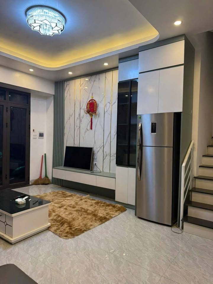 Nhà nguyên căn 3 tầng đường Trương Định, quận Hai Bà Trưng - Tiện nghi đầy đủ, giá 10 triệu/tháng