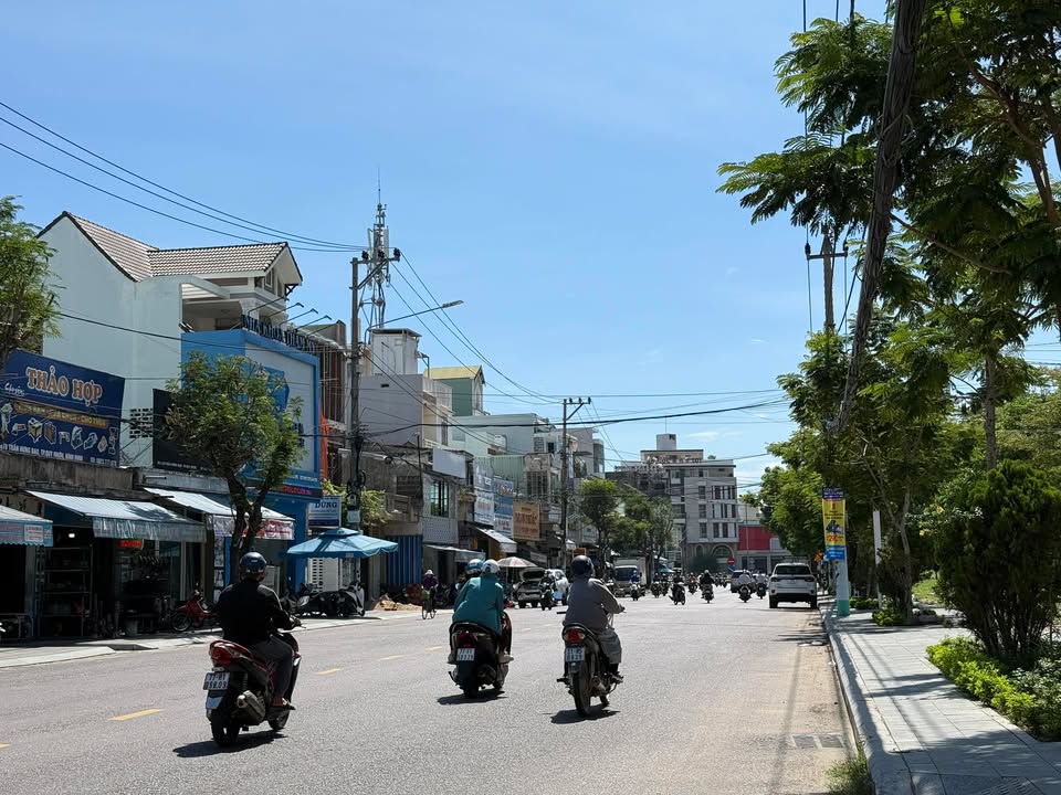 Nhà mặt tiền Trần Hưng Đạo 135m² giá 11 tỷ - Cơ hội đầu tư hấp dẫn!