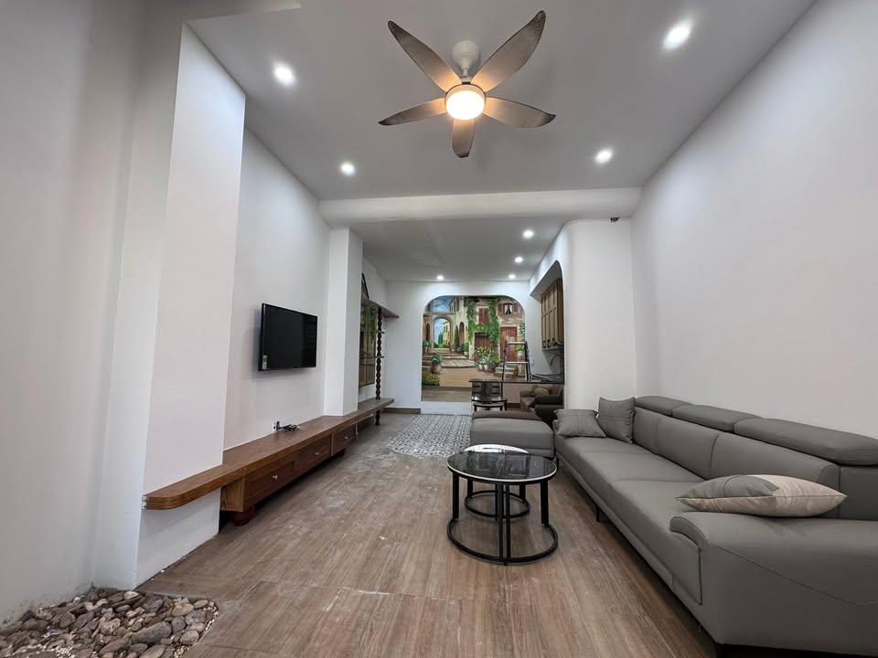 Nhà 3 tầng tại Quang Minh, Mê Linh 60m² giá 4.1 tỷ - Ô tô đỗ cửa, thương lượng ngay!