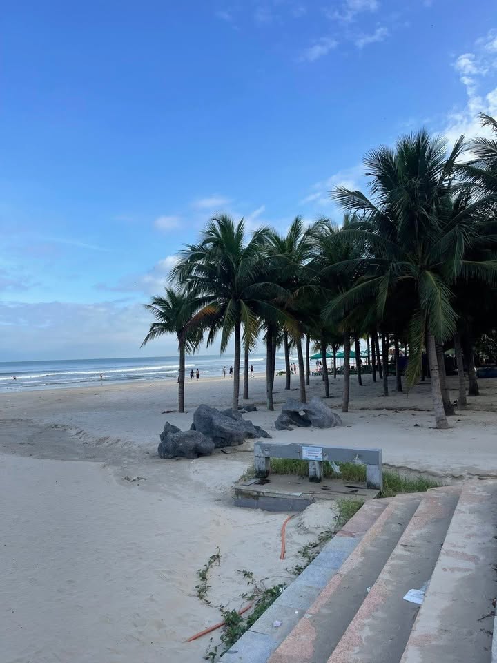 Đất biển Mỹ Khê 100m² giá 7 tỷ - Vị trí đắc địa gần bãi tắm!