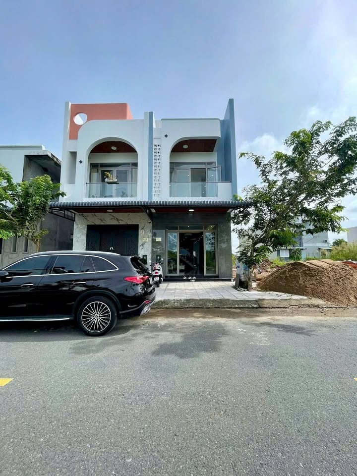 Nhà đẹp 2 tầng đường số 2 KĐT Tây Bắc Rạch Giá 90m² giá 3.35 tỷ - Tặng nội thất sang trọng!