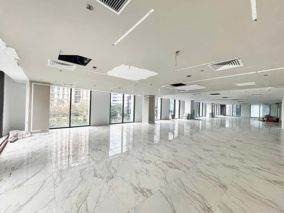Văn phòng cho thuê HITC Building 239 Xuân Thủy 150m² - Giá tốt, view thoáng