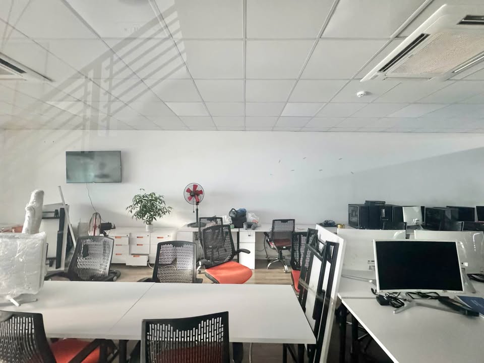 Văn phòng cho thuê tại Mễ Trì, Nam Từ Liêm 150m² - Sẵn sàng làm việc 24/7!