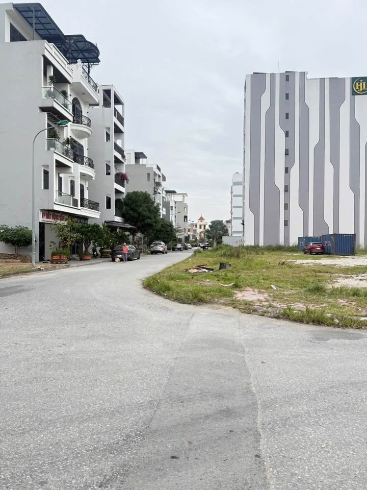 Đất khu vịt cỏ hồ sen 76m² giá 5.2 tỷ - Vị trí kinh doanh sầm uất!