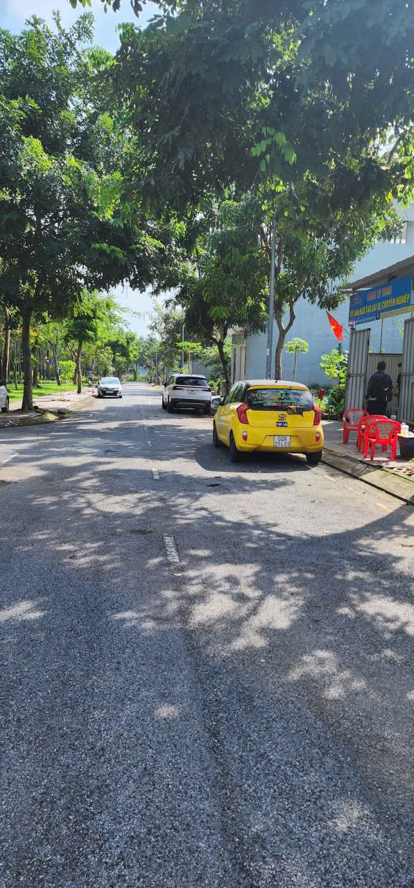 Đất thổ cư Trảng Bom 105m² giá 2.35 tỷ - Đối diện công viên