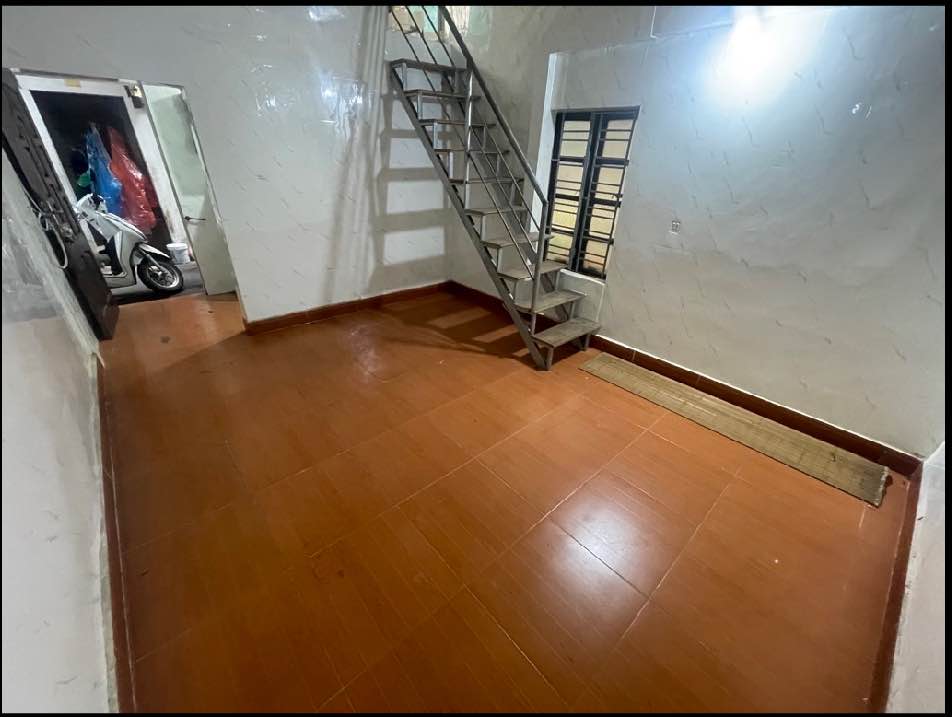 Nhà 2 tầng tại Gia Thụy, Long Biên 22m² giá 4.5 tỷ - Sổ đỏ chính chủ!