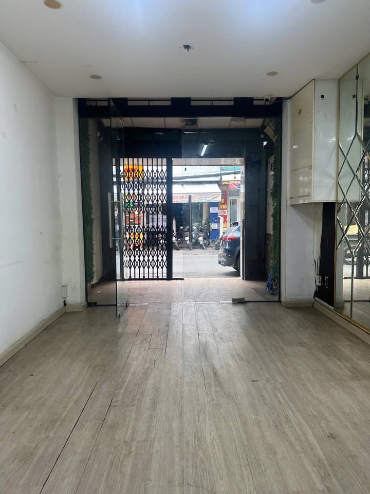 Cho thuê mặt bằng đường Đặng Chất, quận 8 - Kinh doanh sầm uất chỉ 10 triệu/tháng!