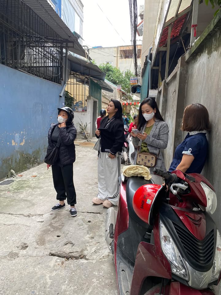 Nhà riêng Lĩnh Nam Hoàng Mai 30m² giá 4.5 tỷ - Ô tô đỗ cửa, tiện ích đầy đủ!