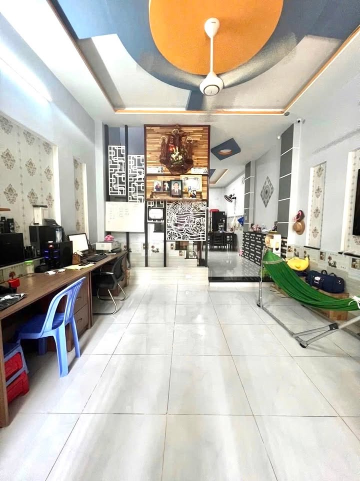 Nhà 2 tầng Hiệp Bình Chánh 57m² giá 5 tỷ - Sổ hồng hoàn công đầy đủ!