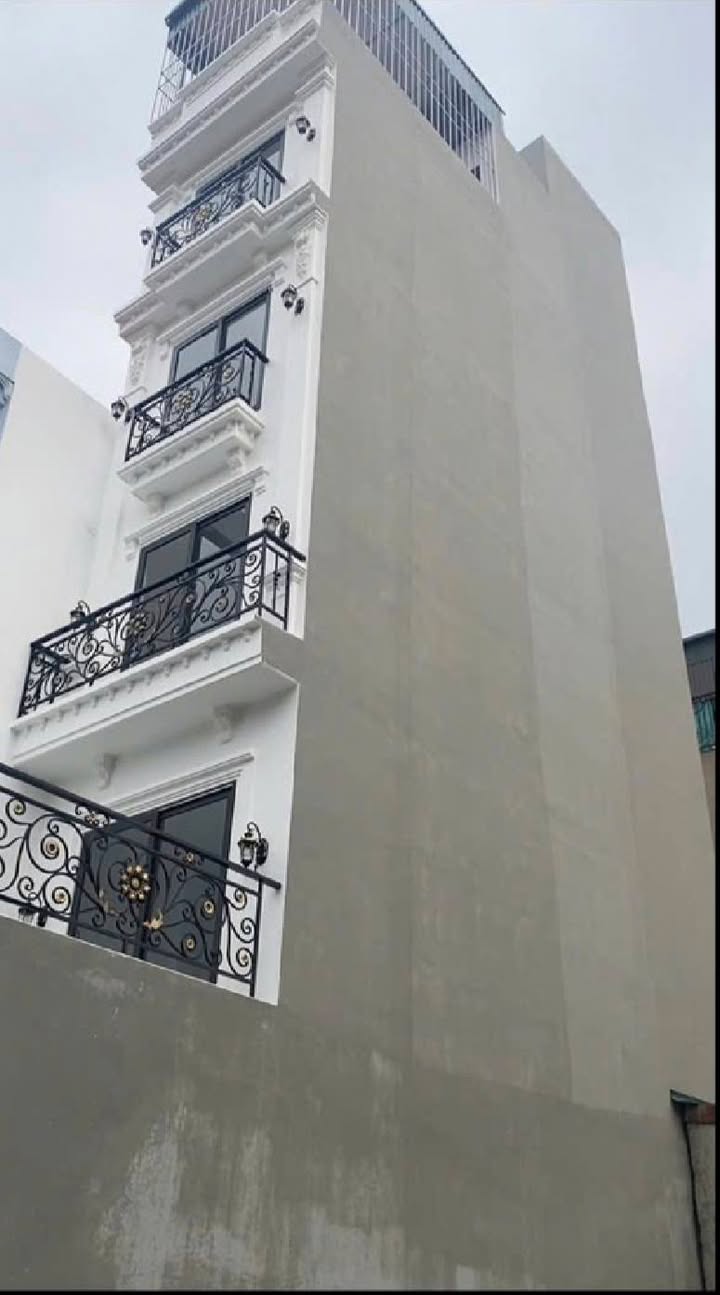 Nhà mặt phố Thạch Bàn 45m² giá chỉ 8.85 tỷ - Đầu tư sinh lời ngay!