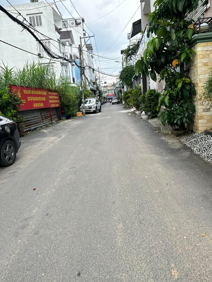 Nhà hẻm xe hơi Gò Vấp 24m² giá 3.3 tỷ - Đầy đủ tiện nghi, chính chủ!