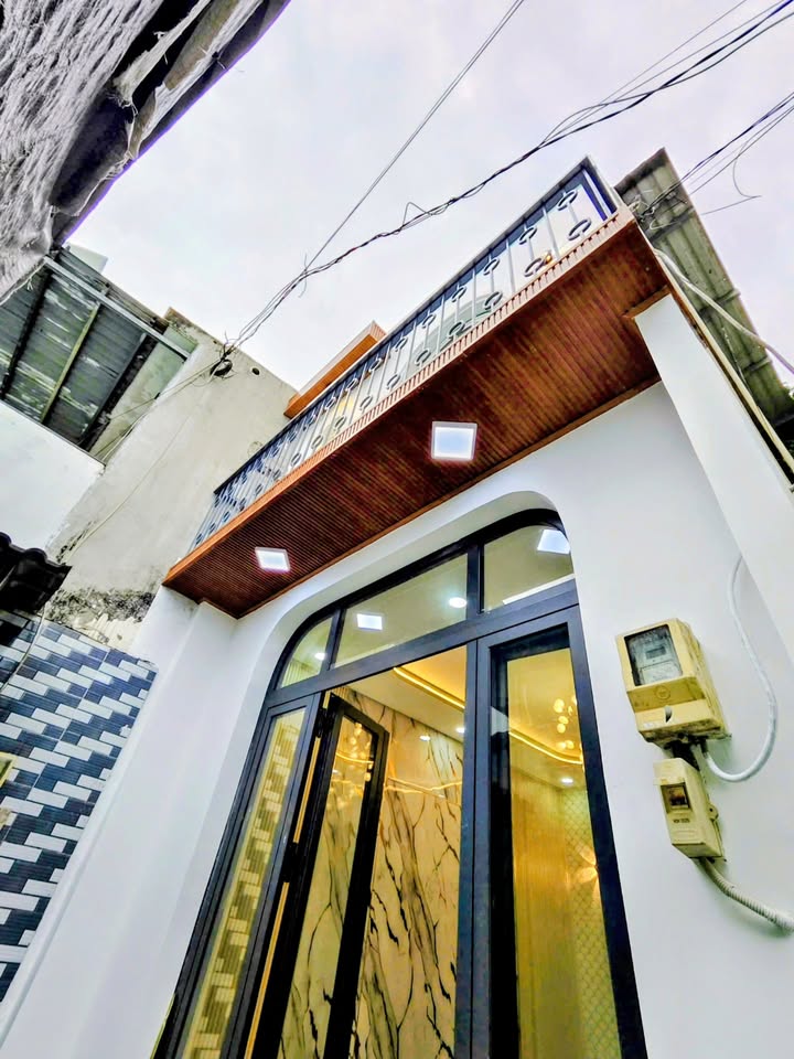 Nhà phố Bà Điểm Hóc Môn 32m² giá 1.58 tỷ - Nội thất cao cấp, dọn vào ở ngay!