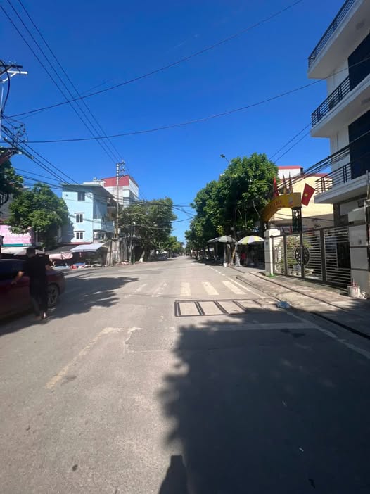 Nhà 3 tầng đường Hoàng Văn Thụ, Bắc Giang 50m² - Vị trí trung tâm, kinh doanh sầm uất!