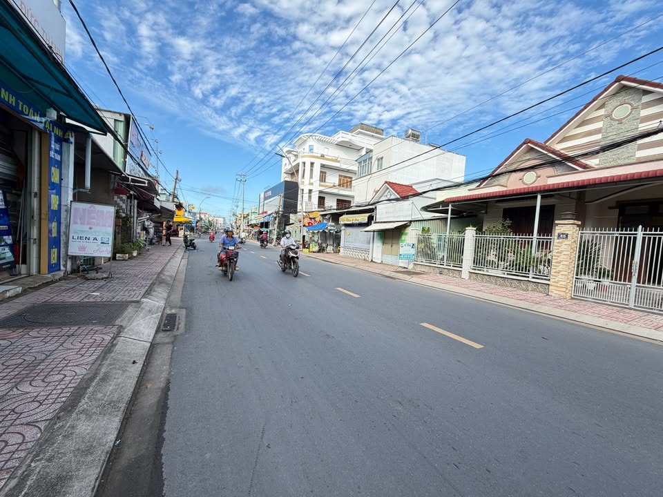 Bán lô đất 2 mặt tiền đường Nguyễn Huệ, quận 1 - Diện tích 60m², giá 3.5 tỷ!