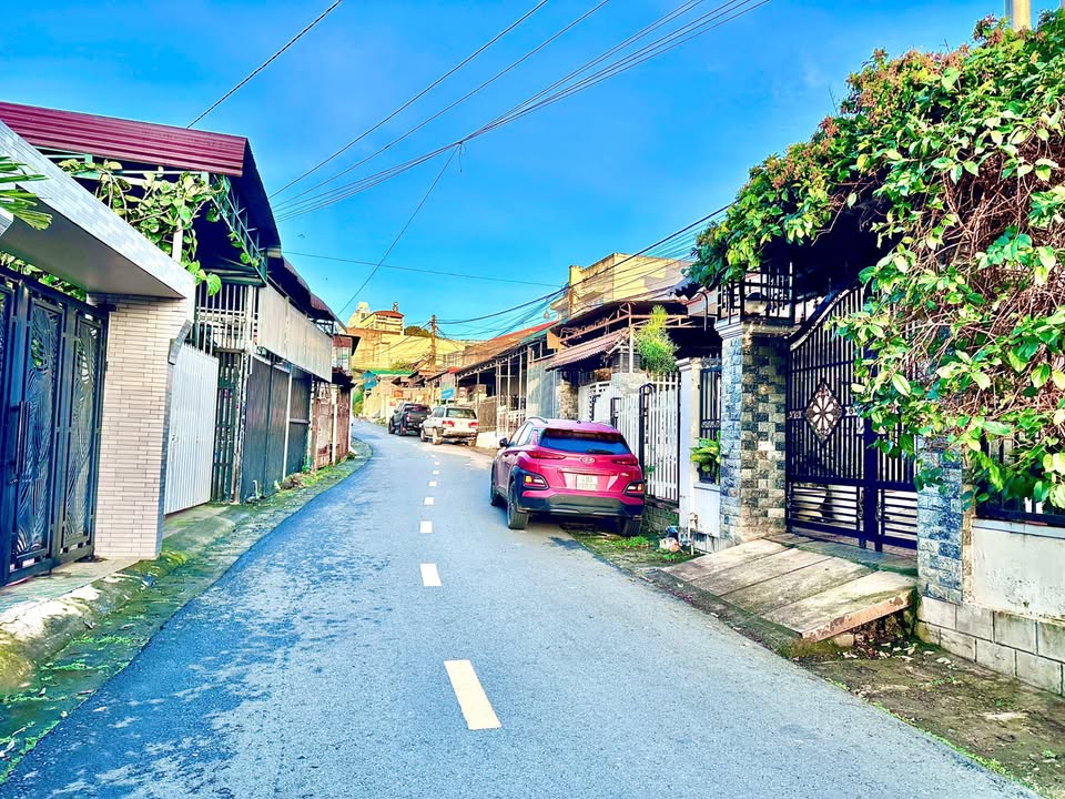 Nhà mặt tiền Kim Đồng - Đức Trọng 55m² giá chỉ 2.1 tỷ - Thích hợp cho gia đình nhỏ hoặc cho thuê!