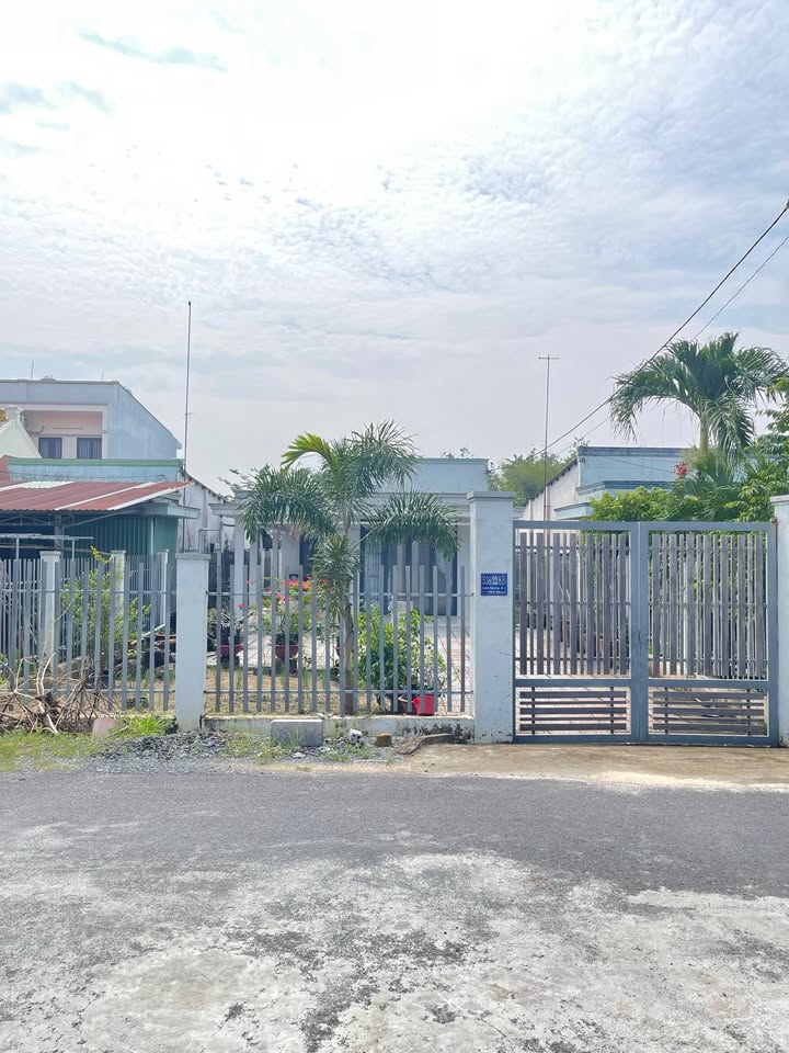 Nhà vườn Củ Chi 555m² giá 5.4 tỷ - Sân vườn thoáng mát, thuận tiện đi lại!