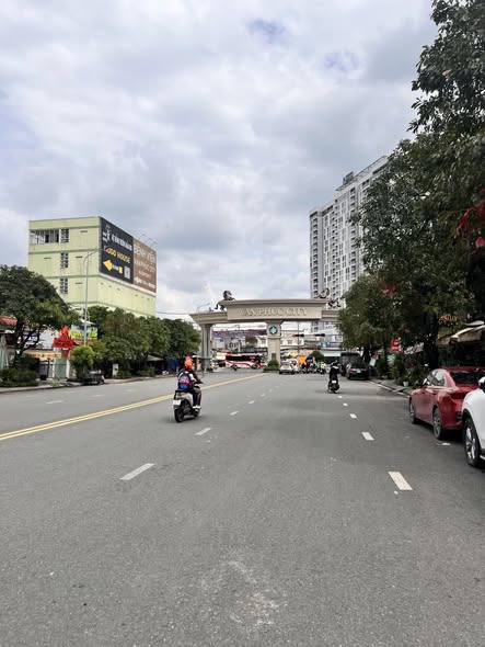 FrontHouse 375 Quốc lộ 13, Thủ Đức 140m² giá 36.5 tỷ - Đầu tư sinh lời cao!