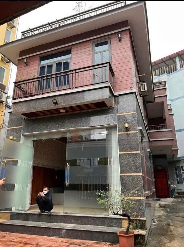 Nhà 3 tầng tại phường Thịnh Đán 220m² giá 5 tỷ - Kiến trúc hiện đại và không gian sống rộng rãi!