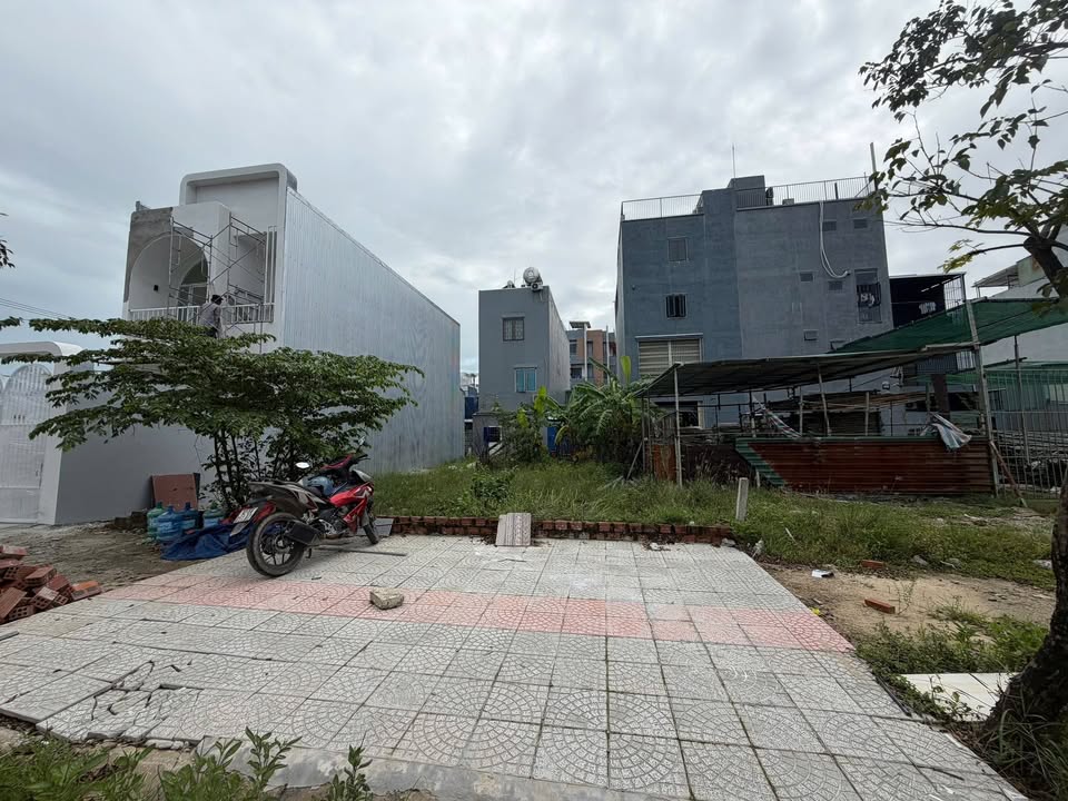 Đất nền đẹp Hòa Quý Đà Nẵng 100m² giá 5.2 tỷ - Sổ hồng chính chủ, thuận tiện xây dựng!