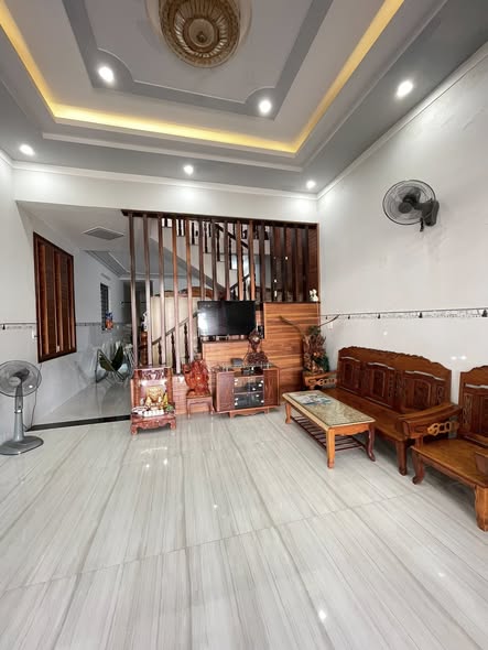 Nhà 1 trệt 1 lầu tại Tân Phú, Đồng Xoài 125m² chỉ 2 tỷ - Vị trí thuận lợi gần trường học!