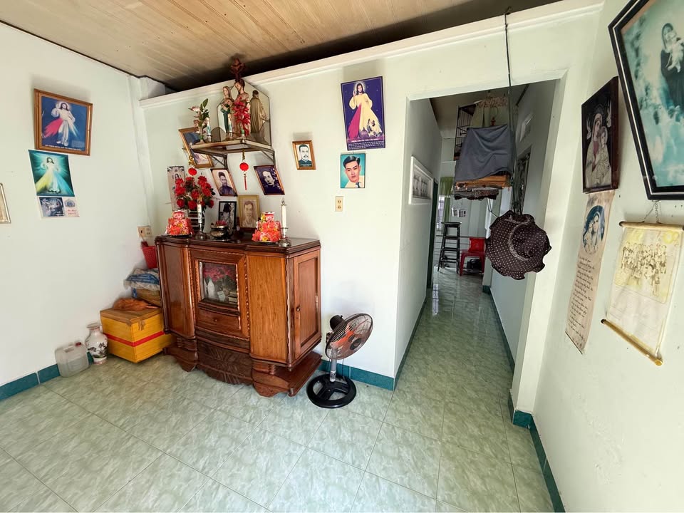 Nhà hẻm Hòn Chồng Nha Trang 225m² giá 13.5 tỷ - Chỉ vài bước ra biển!