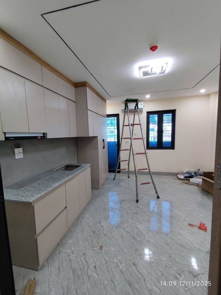 Căn hộ CCMN Nguyễn Văn Cừ 30m² giá 5.8 triệu - Full đồ, ban công thoáng sáng!