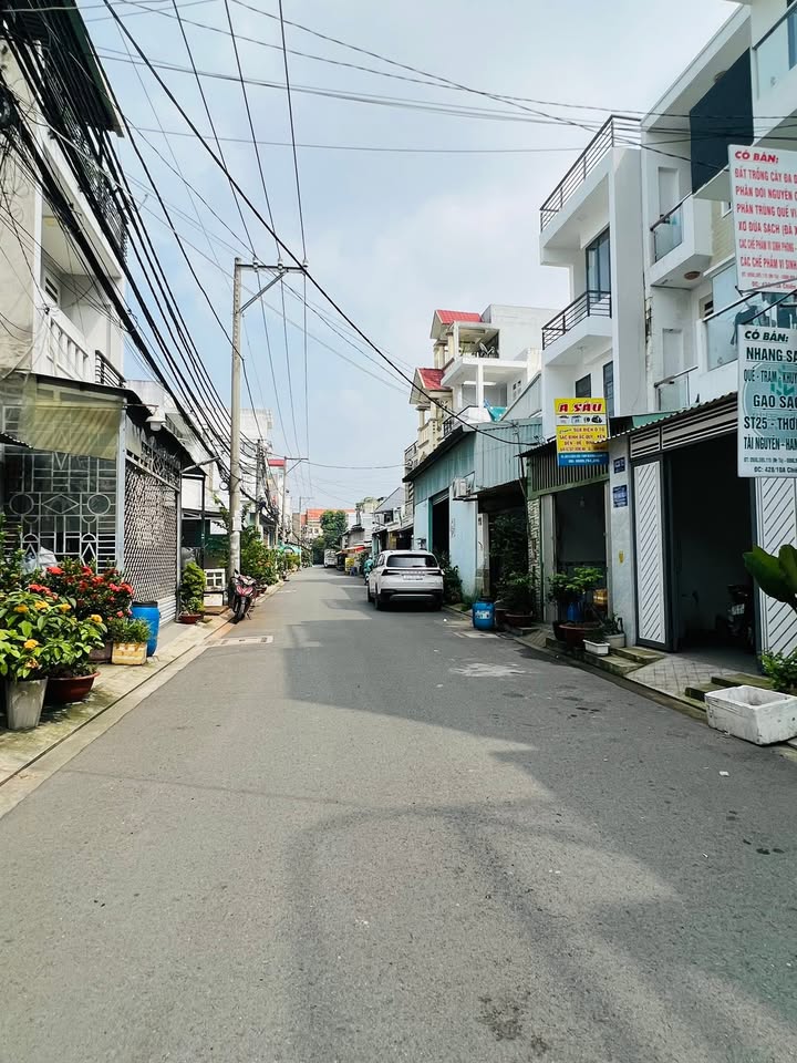 Biệt thự hẻm 8m đường Chiến Lược, Bình Tân 200m² giá 15 tỷ - Đầu tư sinh lời ngay!