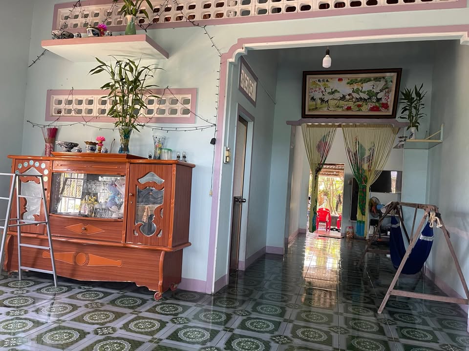 Nhà cấp 4 lô góc 2 mặt tiền đường bê tông Hòa Hiệp, 179m² giá 699 triệu - Cơ hội đầu tư tuyệt vời!